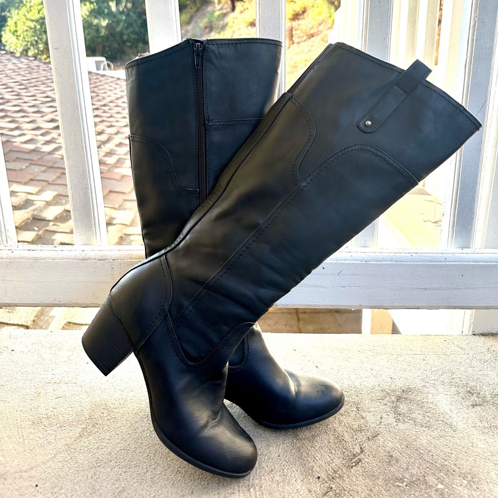Cowgirl Black Leather Knee-High Boots